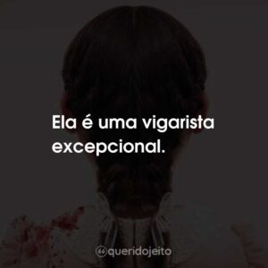 Ela é uma vigarista excepcional.