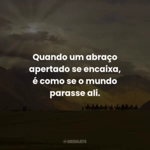 Quando um abraço apertado se encaixa, é como se o mundo parasse ali.
