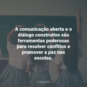 A comunicação aberta e o diálogo construtivo são ferramentas poderosas para resolver conflitos e promover a paz nas escolas.