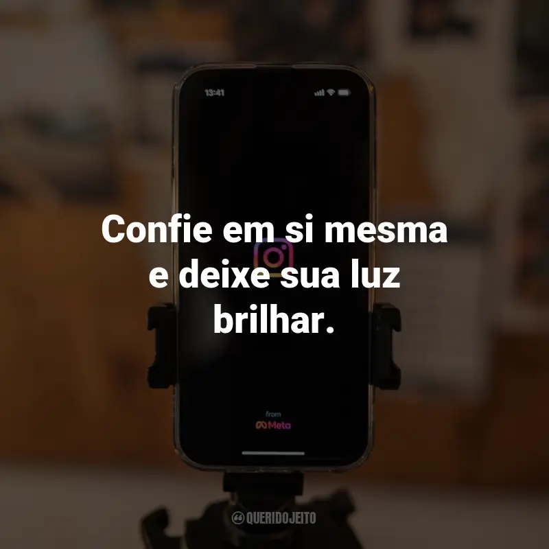 Frases para foto sozinha instagram: Confie em si mesma e deixe sua luz brilhar.