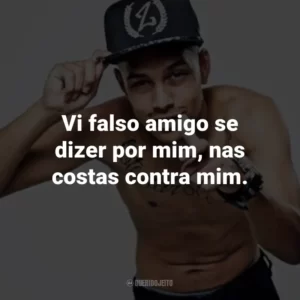 Vi falso amigo se dizer por mim, nas costas contra mim.