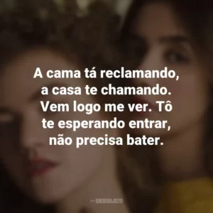 A cama tá reclamando, a casa te chamando. Vem logo me ver. Tô te esperando entrar, não precisa bater. Anavitória