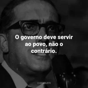 O governo deve servir ao povo, não o contrário.