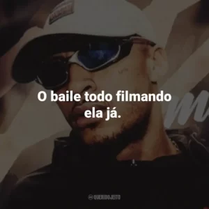 O baile todo filmando ela já.
