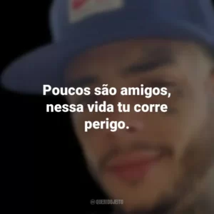 Poucos são amigos, nessa vida tu corre perigo. MC Kevin