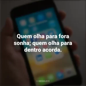 Quem olha para fora sonha; quem olha para dentro acorda. Frases de Arrepiar para Status