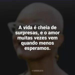 A vida é cheia de surpresas, e o amor muitas vezes vem quando menos esperamos. Alyssa Cole