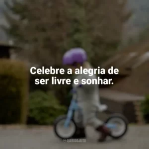 Celebre a alegria de ser livre e sonhar. Dia das Crianças Curtas