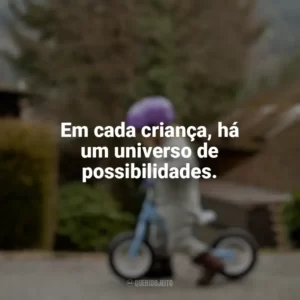 Em cada criança, há um universo de possibilidades. Dia das Crianças Curtas