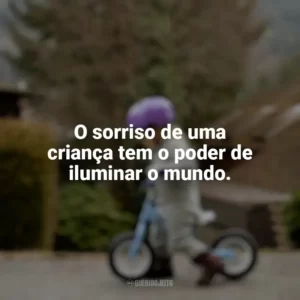 O sorriso de uma criança tem o poder de iluminar o mundo. Dia das Crianças Curtas