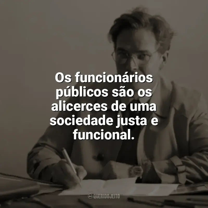 Frases Dia do Funcionário Público homenagem: Os funcionários públicos são os alicerces de uma sociedade justa e funcional.