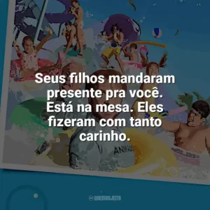 Seus filhos mandaram presente pra você. Está na mesa. Eles fizeram com tanto carinho. Férias de Verão (2023)