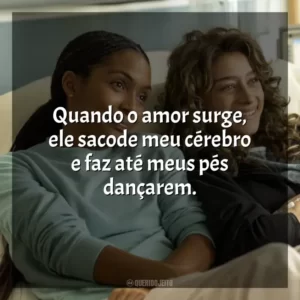 Quando o amor surge, ele sacode meu cérebro e faz até meus pés dançarem.