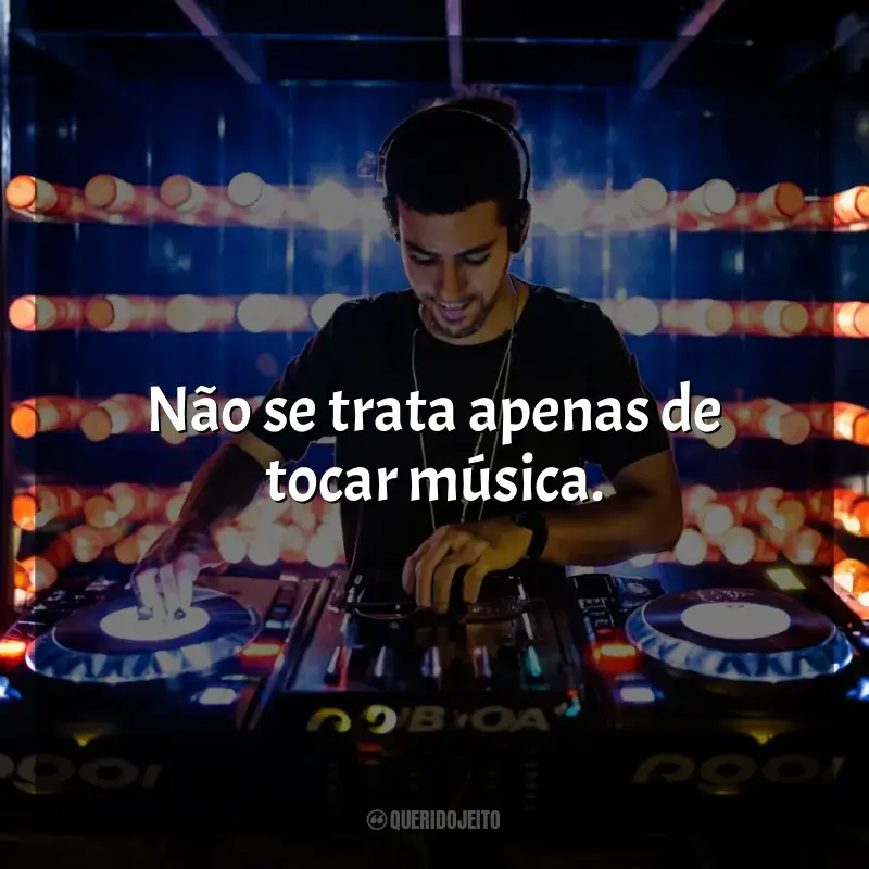 Frases de DJ para status: Não se trata apenas de tocar música. Trata-se de como você toca a alma das pessoas. - David Guetta.