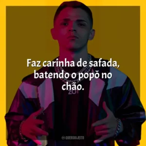 Faz carinha de safada, batendo o popô no chão. MC Niack