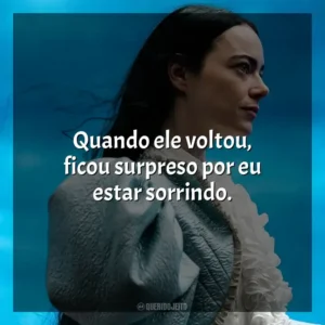 Quando ele voltou, ficou surpreso por eu estar sorrindo. Pobres Criaturas (Filme)