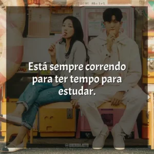 Está sempre correndo para ter tempo para estudar. Médicos em Colapso (Série)