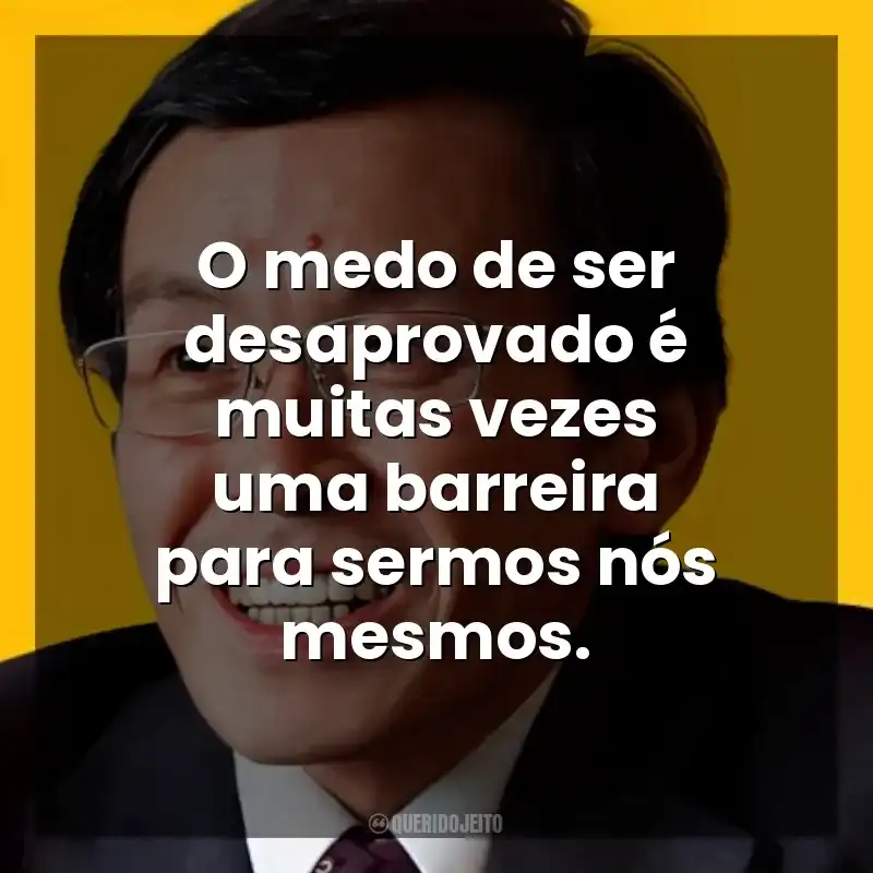 O medo de ser desaprovado é muitas vezes uma barreira para sermos nós mesmos. Ichiro Kishimi