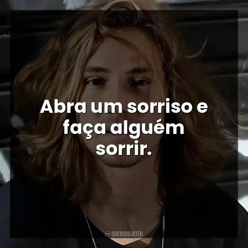 Abra um sorriso e faça alguém sorrir.