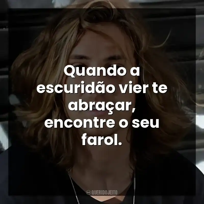 Quando a escuridão vier te abraçar, encontre o seu farol.
