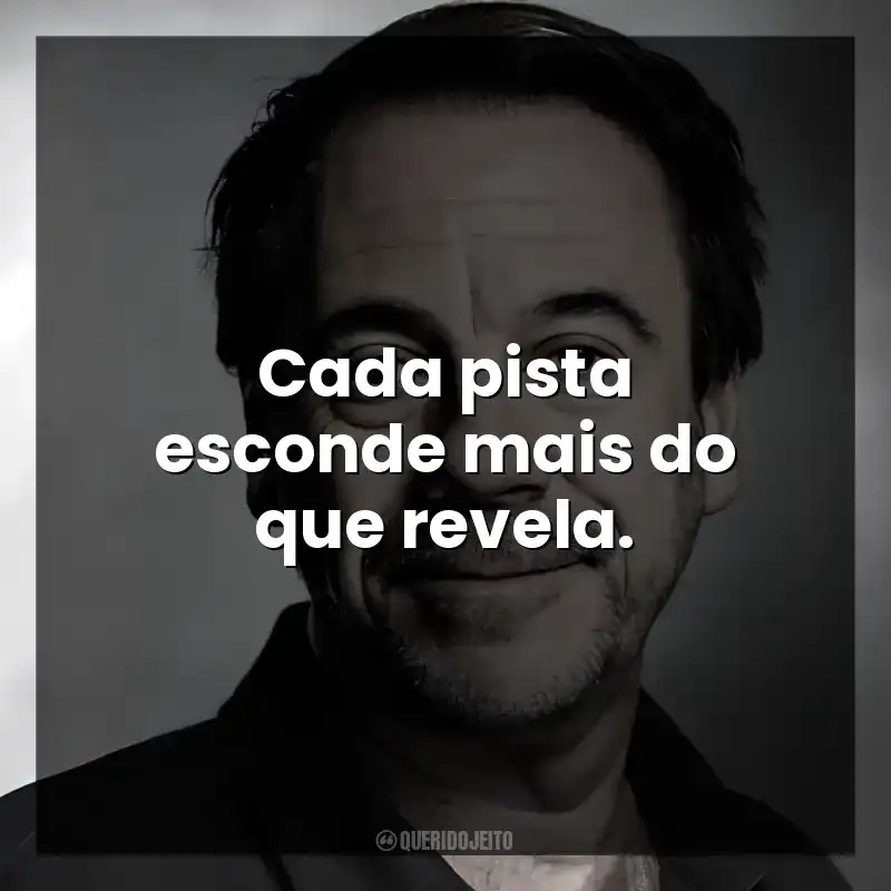 Cada pista esconde mais do que revela.