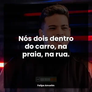 Nós dois dentro do carro, na praia, na rua.