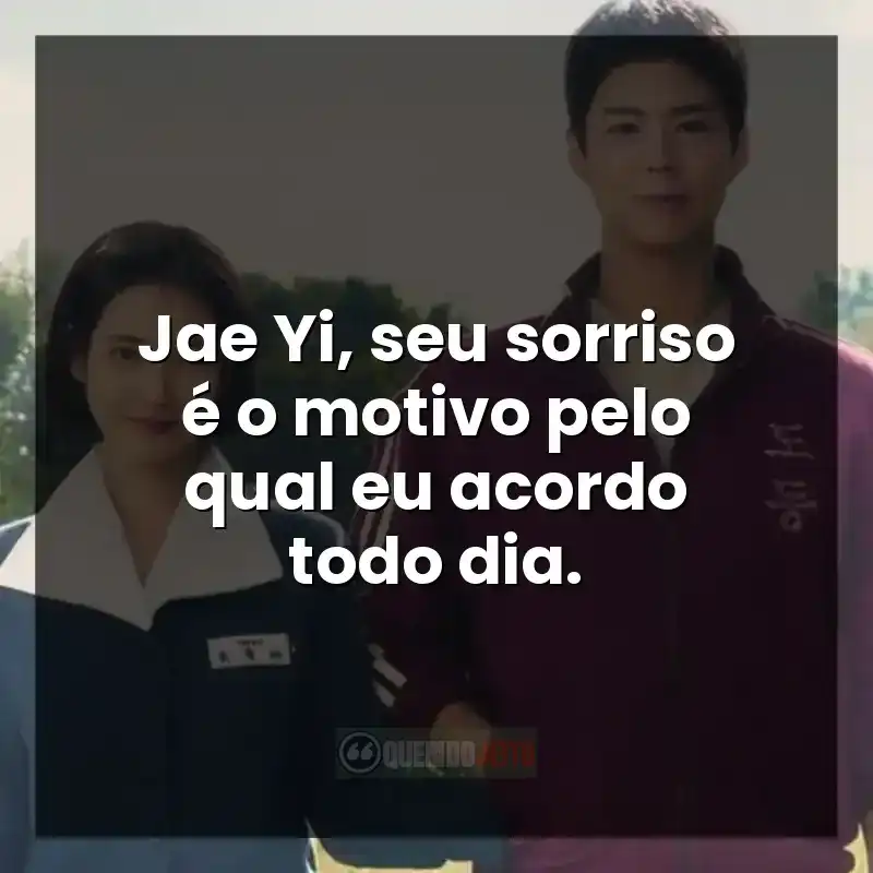 Jae Yi sorrindo durante conversa com Hong Ju