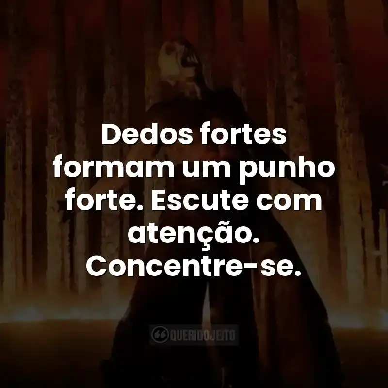 Dedos fortes formam um punho forte. Escute com atenção. Concentre-se.